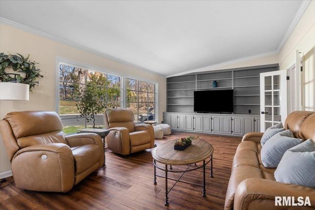 1709 Outer Park Drive, Springfield, IL 62704