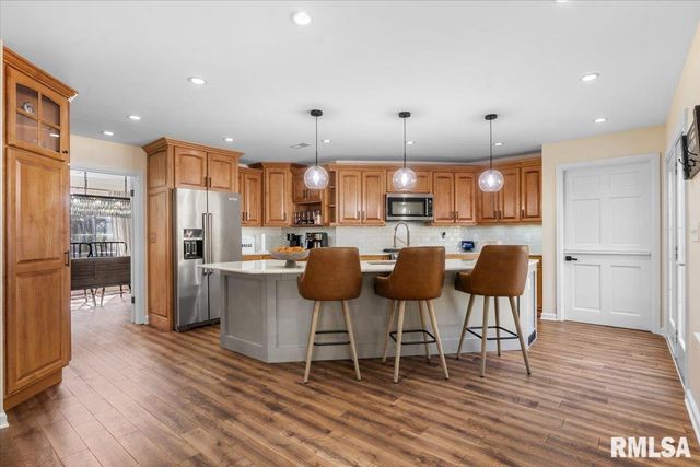 1709 Outer Park Drive, Springfield, IL 62704