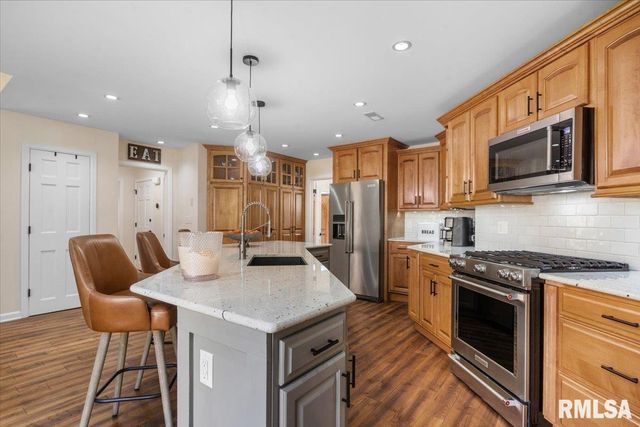 1709 Outer Park Drive, Springfield, IL 62704