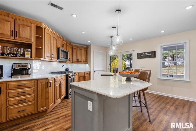 1709 Outer Park Drive, Springfield, IL 62704