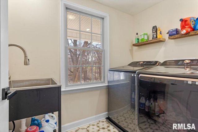 1709 Outer Park Drive, Springfield, IL 62704