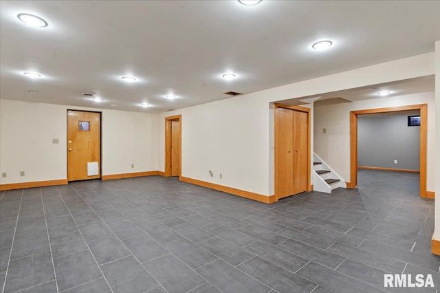 1709 Outer Park Drive, Springfield, IL 62704