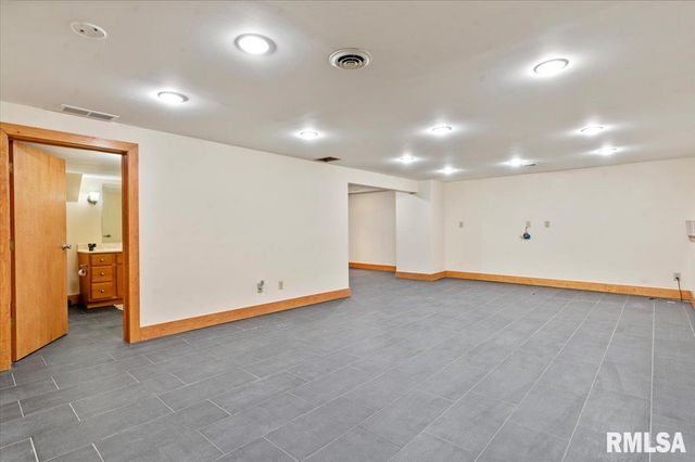 1709 Outer Park Drive, Springfield, IL 62704