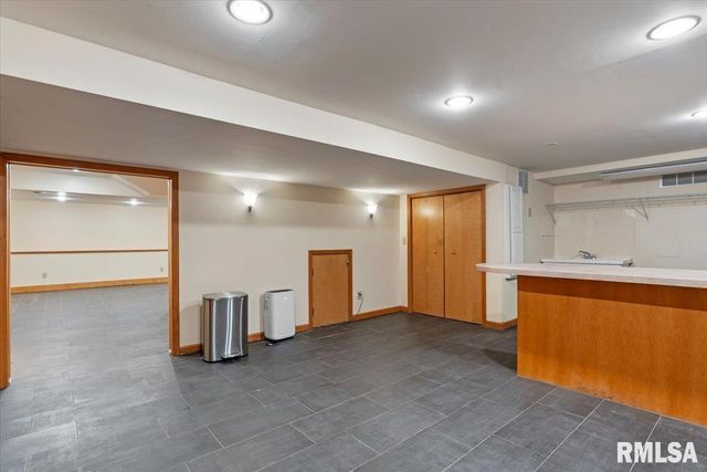 1709 Outer Park Drive, Springfield, IL 62704