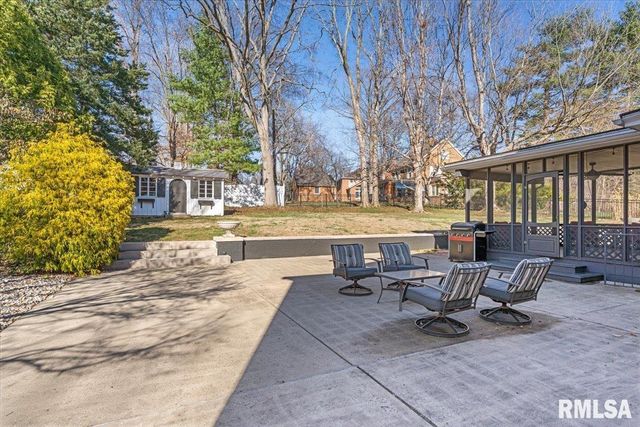 1709 Outer Park Drive, Springfield, IL 62704