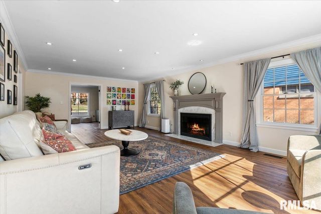 1709 Outer Park Drive, Springfield, IL 62704