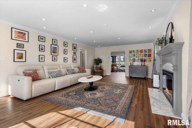 1709 Outer Park Drive, Springfield, IL 62704