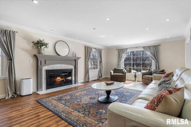 1709 Outer Park Drive, Springfield, IL 62704