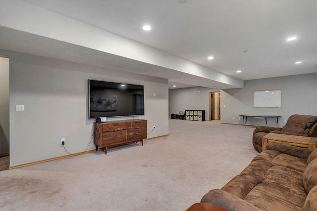 5355 Basswood Court W, Springfield, MO 65802