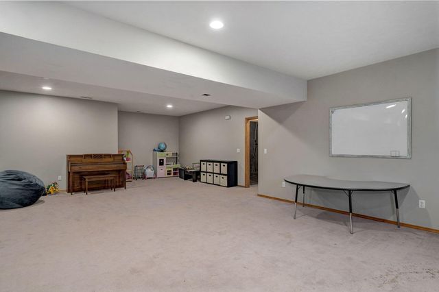 5355 Basswood Court W, Springfield, MO 65802