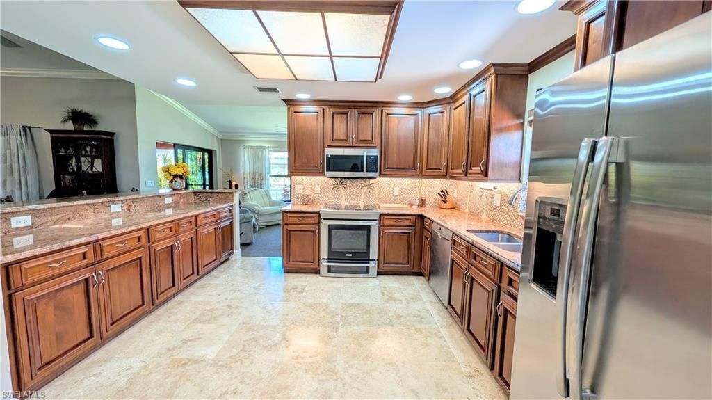 Image 11 of property listing at 1422 SW 4th AVE, Cape Coral, FL 33991