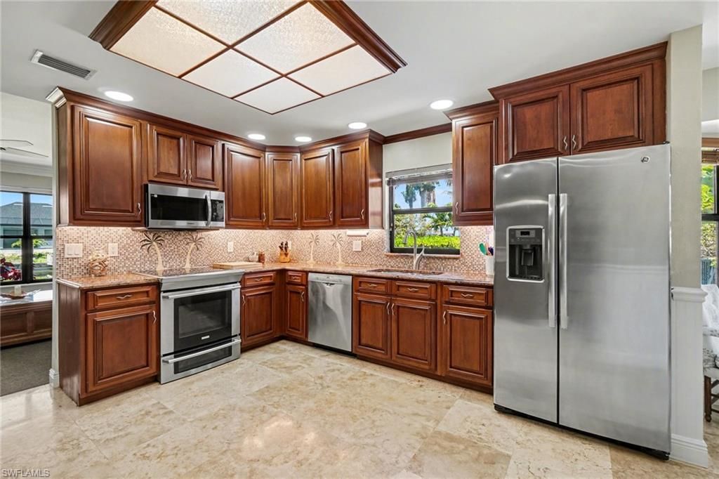 Image 14 of property listing at 1422 SW 4th AVE, Cape Coral, FL 33991