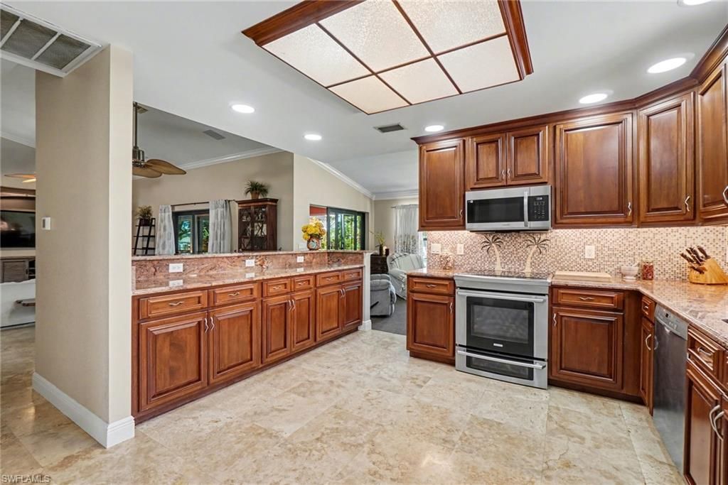 Image 15 of property listing at 1422 SW 4th AVE, Cape Coral, FL 33991