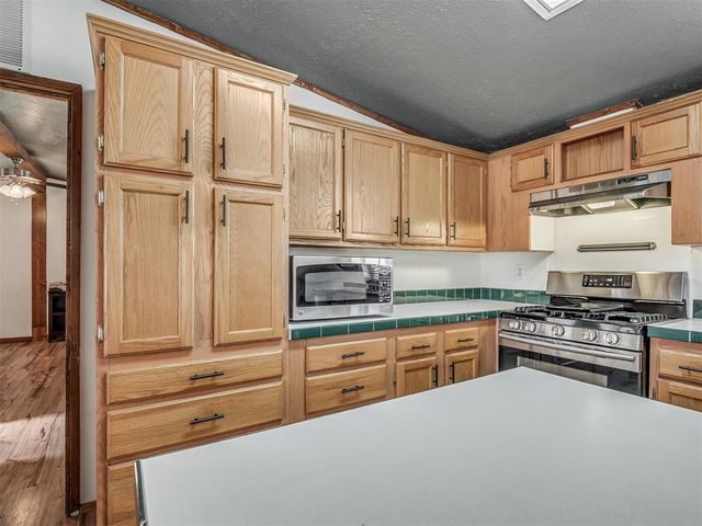 1650 Hayfield Road, Norman, OK 73026