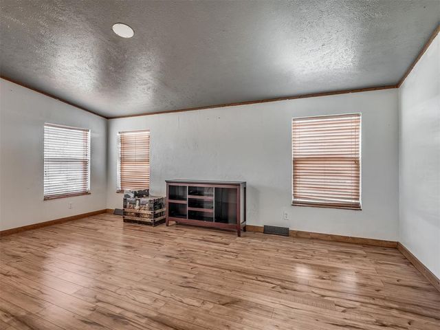 1650 Hayfield Road, Norman, OK 73026