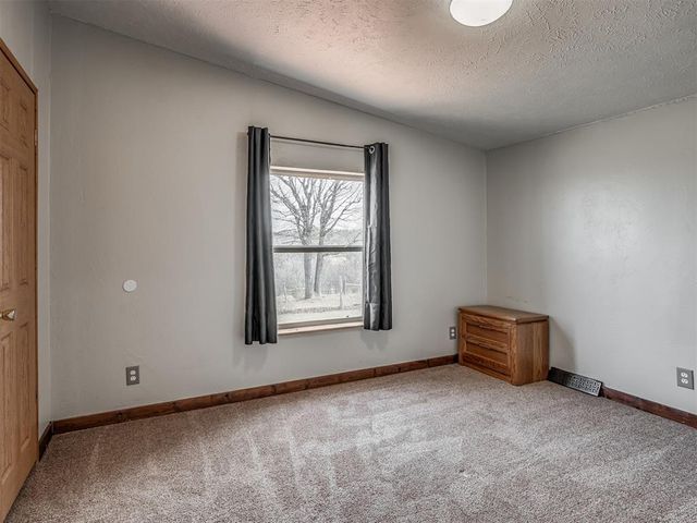 1650 Hayfield Road, Norman, OK 73026