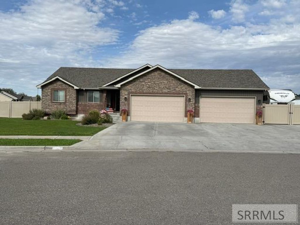 Image 1 of property listing at 5503 Lakefield Cir, Ammon, ID 83406