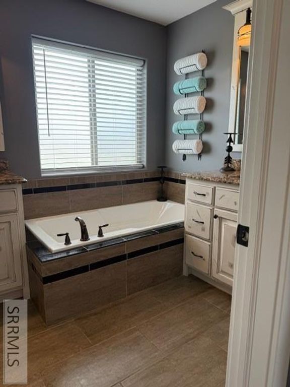 Image 11 of property listing at 5503 Lakefield Cir, Ammon, ID 83406