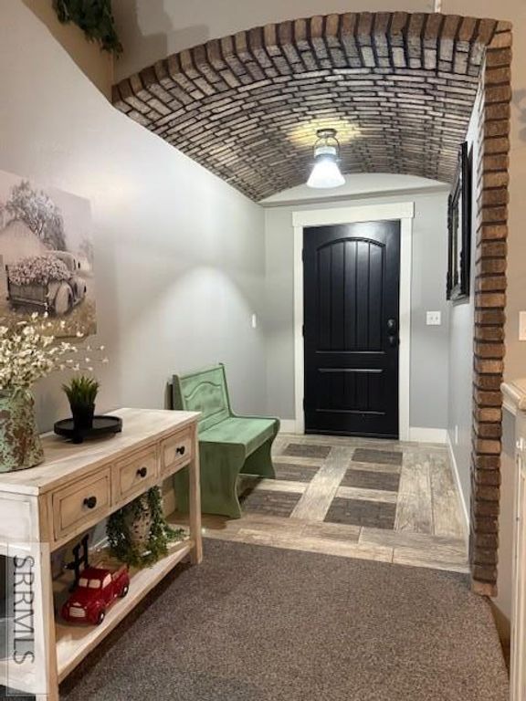 Image 7 of property listing at 5503 Lakefield Cir, Ammon, ID 83406