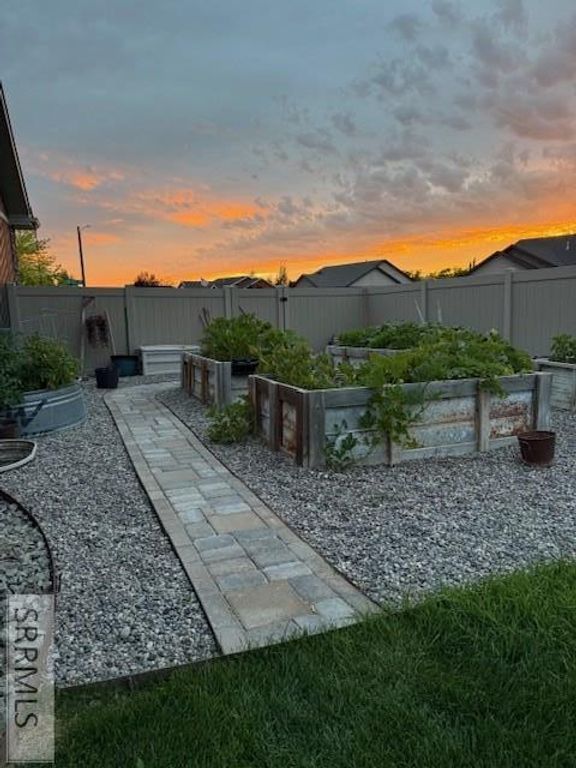 Image 8 of property listing at 5503 Lakefield Cir, Ammon, ID 83406