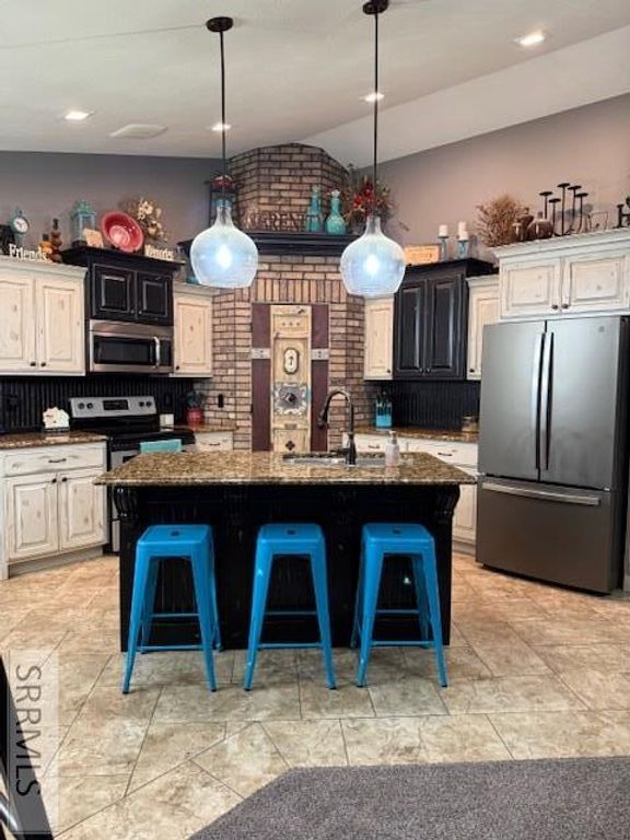 Image 9 of property listing at 5503 Lakefield Cir, Ammon, ID 83406