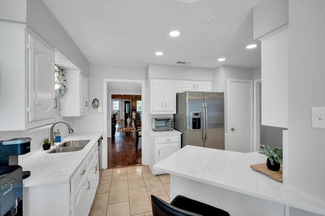 1105 Crestwood Court, Desoto, TX 75115