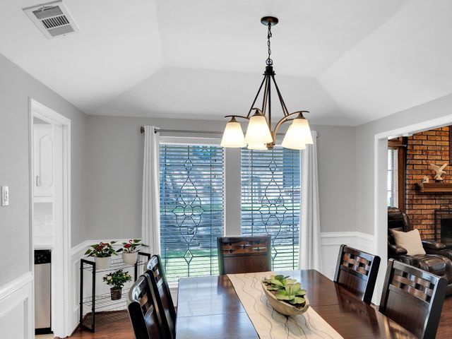 1105 Crestwood Court, Desoto, TX 75115