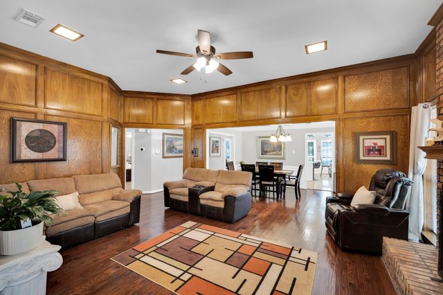 1105 Crestwood Court, Desoto, TX 75115