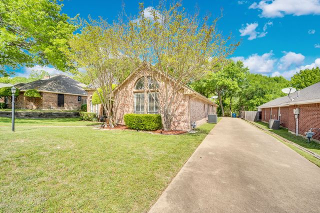 1105 Crestwood Court, Desoto, TX 75115