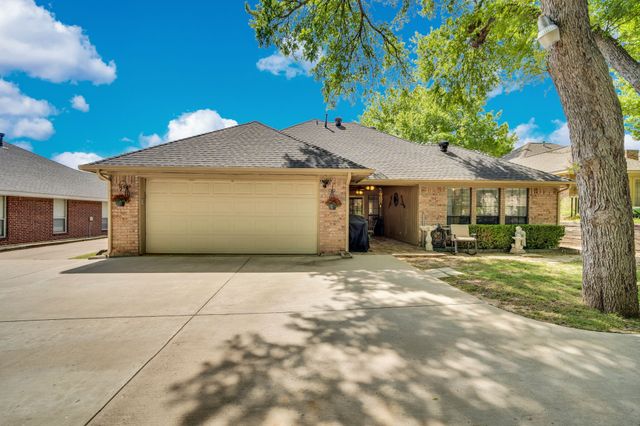 1105 Crestwood Court, Desoto, TX 75115