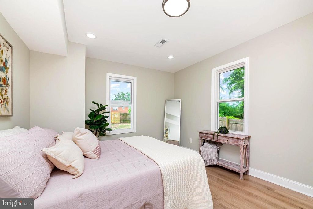 5611 PILGRIM RD, Baltimore, MD 21214