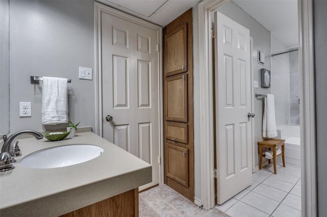 16301 Ledgemont Lane 262, Addison, TX 75001
