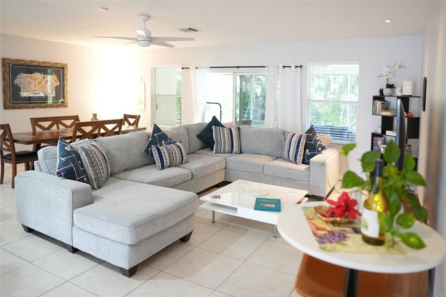 821 SW 13th Ct, Pompano Beach, FL 33060