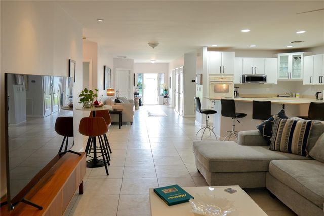 821 SW 13th Ct, Pompano Beach, FL 33060