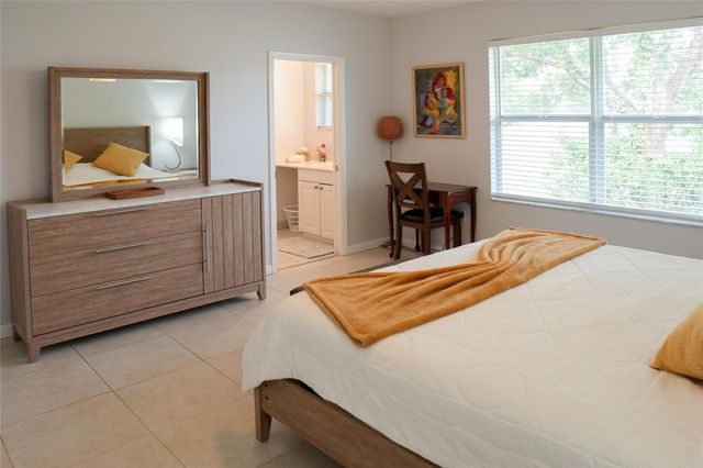 821 SW 13th Ct, Pompano Beach, FL 33060