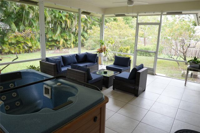 821 SW 13th Ct, Pompano Beach, FL 33060