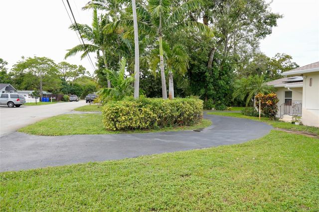 821 SW 13th Ct, Pompano Beach, FL 33060