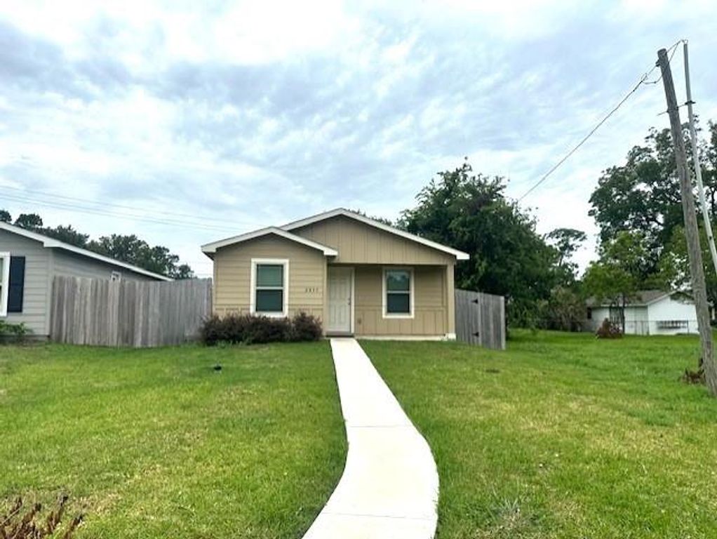 2855 Golf Crest Drive, Wharton, TX 77488