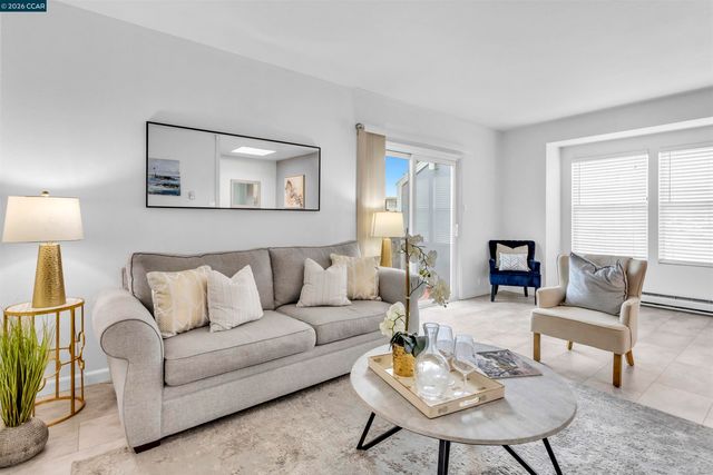 952 Mission Rd, South San Francisco, CA 94080