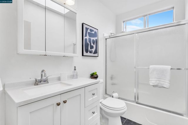 952 Mission Rd, South San Francisco, CA 94080