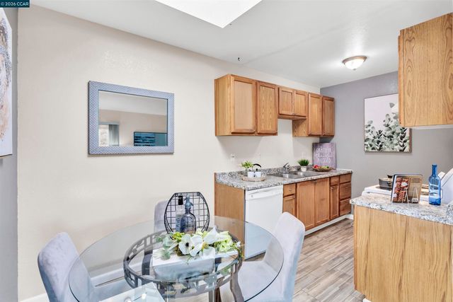 952 Mission Rd, South San Francisco, CA 94080