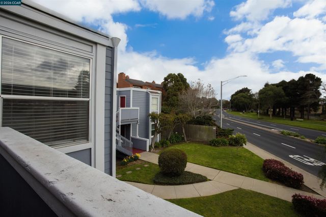 952 Mission Rd, South San Francisco, CA 94080