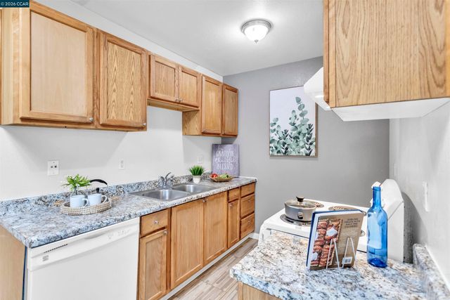 952 Mission Rd, South San Francisco, CA 94080