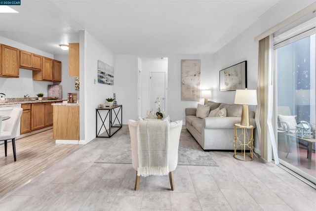 952 Mission Rd, South San Francisco, CA 94080