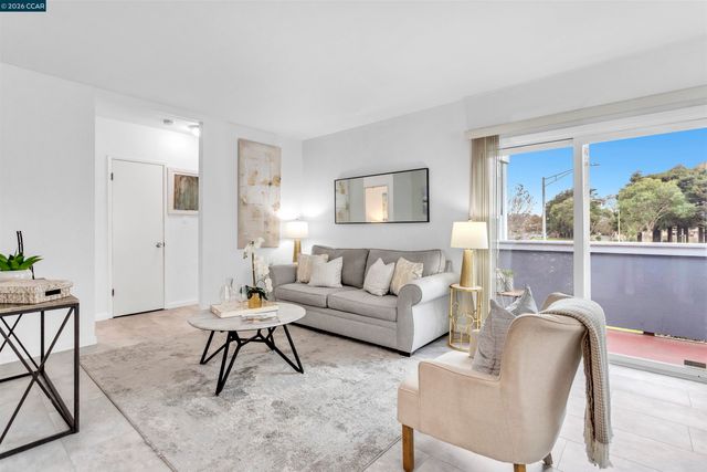 952 Mission Rd, South San Francisco, CA 94080