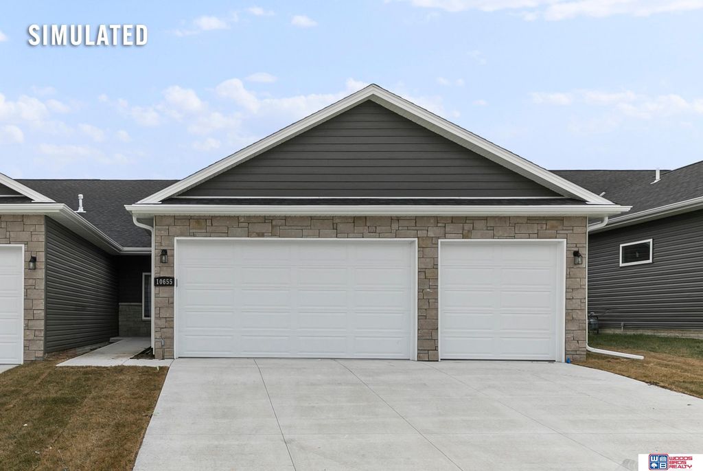 10721 Majestic Lane, Lincoln, NE 68527