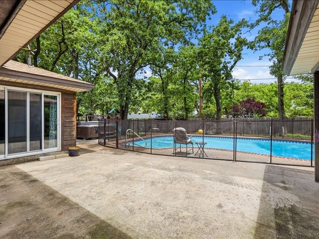 200 Timberlane Terrace, Euless, TX 76039