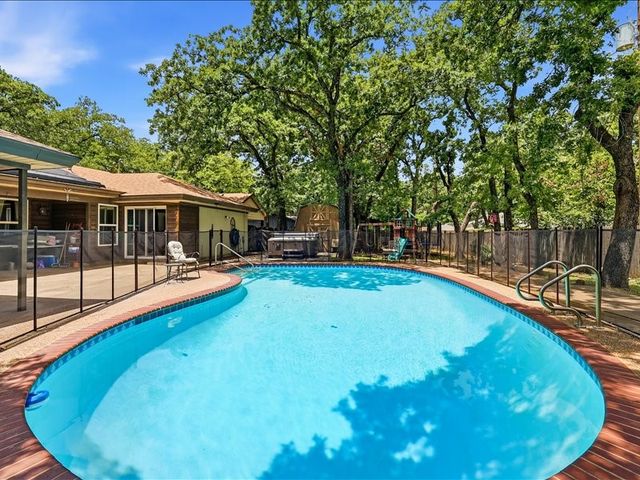 200 Timberlane Terrace, Euless, TX 76039