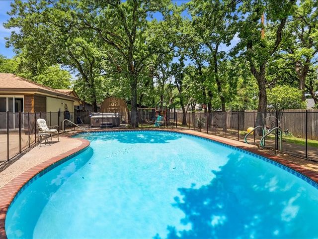 200 Timberlane Terrace, Euless, TX 76039