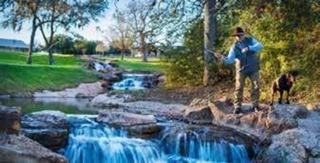 101 Red Stag Lane, Columbus, TX 78934